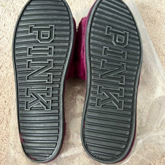 SOLD NWT Victoria Secret PINK slippers - Picture 3 of 3